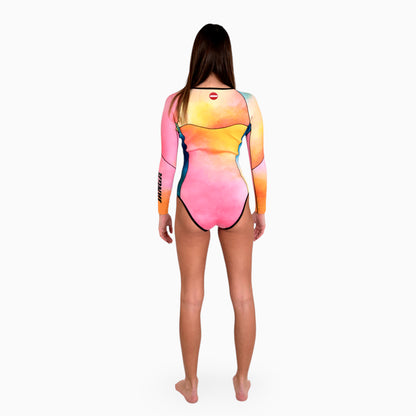Surfer wearing JANGA ALL STARS TIE DYE women spring suit 2/2mm - back