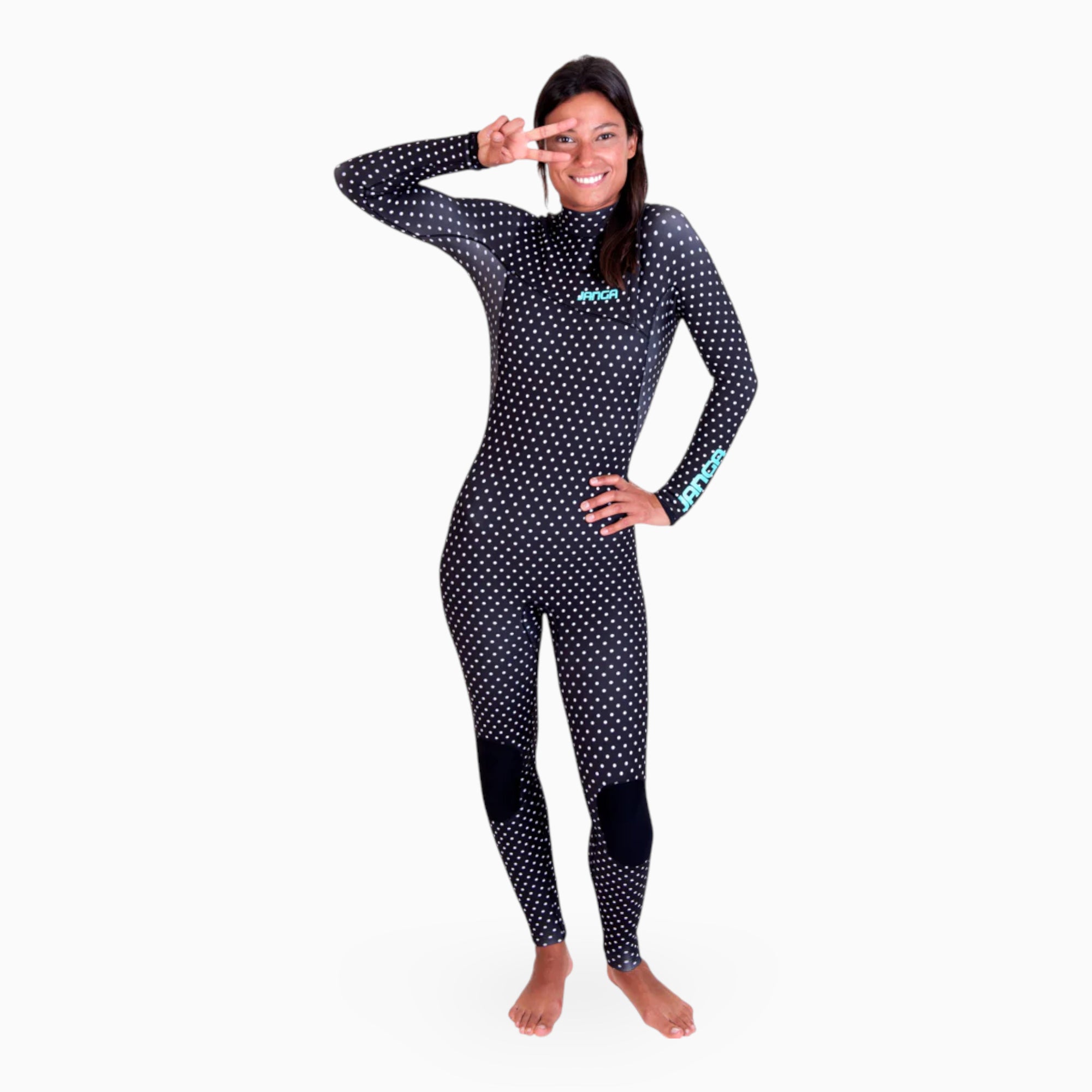 Surfer wearing JANGA COPYCAT women fullsuit 4/3 mm - front