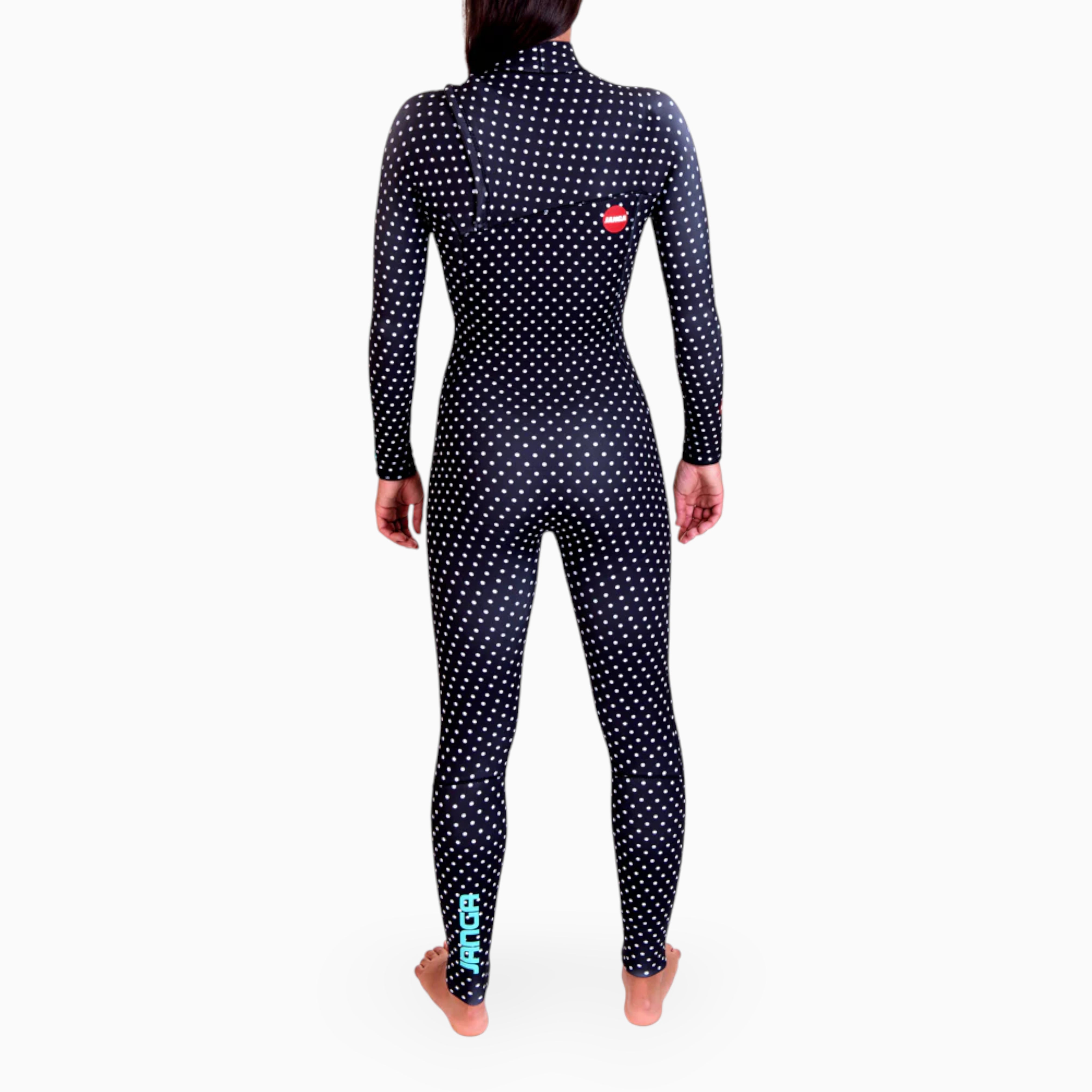 Surfer wearing JANGA COPYCAT women fullsuit 4/3 mm - back