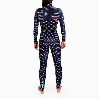 Surfer wearing JANGA COPYCAT women fullsuit 4/3 mm - back
