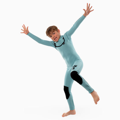 Surfer wearing JANGA Frontline kids wetsuit 2/2 mm blue