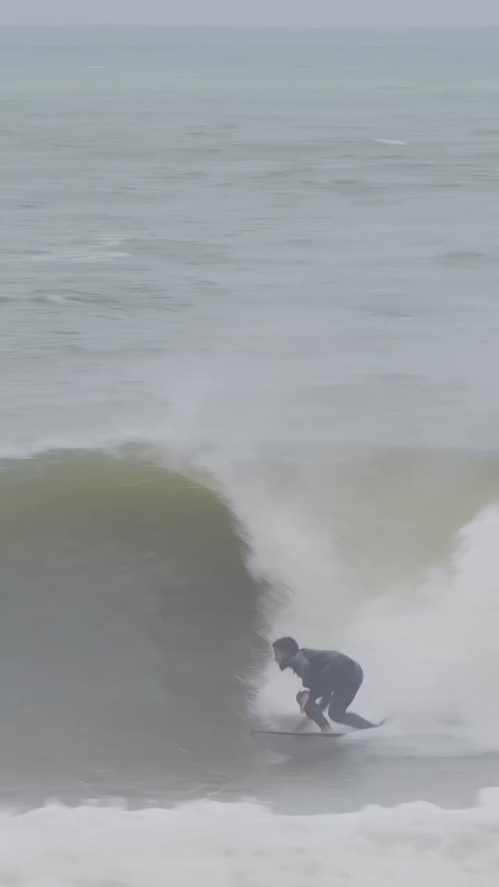 Load video: Surfer Michael Rodrigues @michaelrodrigues85 wearing JANGA Airfighter Men black wetsuit 
