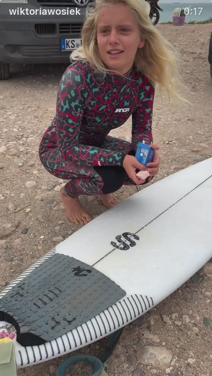 Load video: JANGLE Red Leopard Fullsuit 4/3